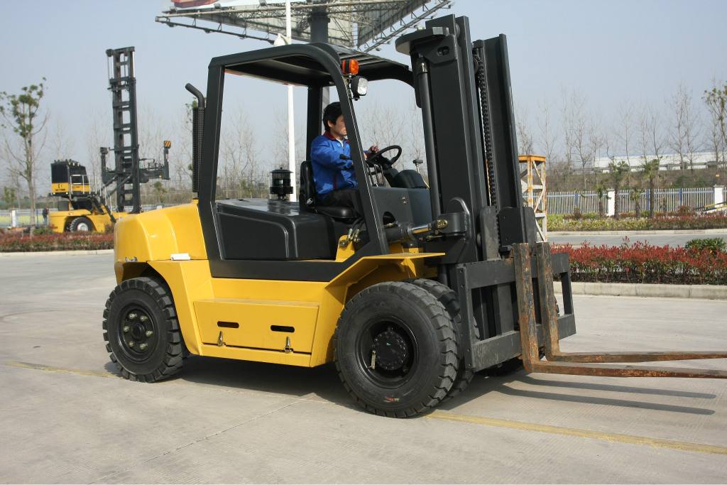 無錫設備搬運過程中叉車作業事故多發的原因有哪些？